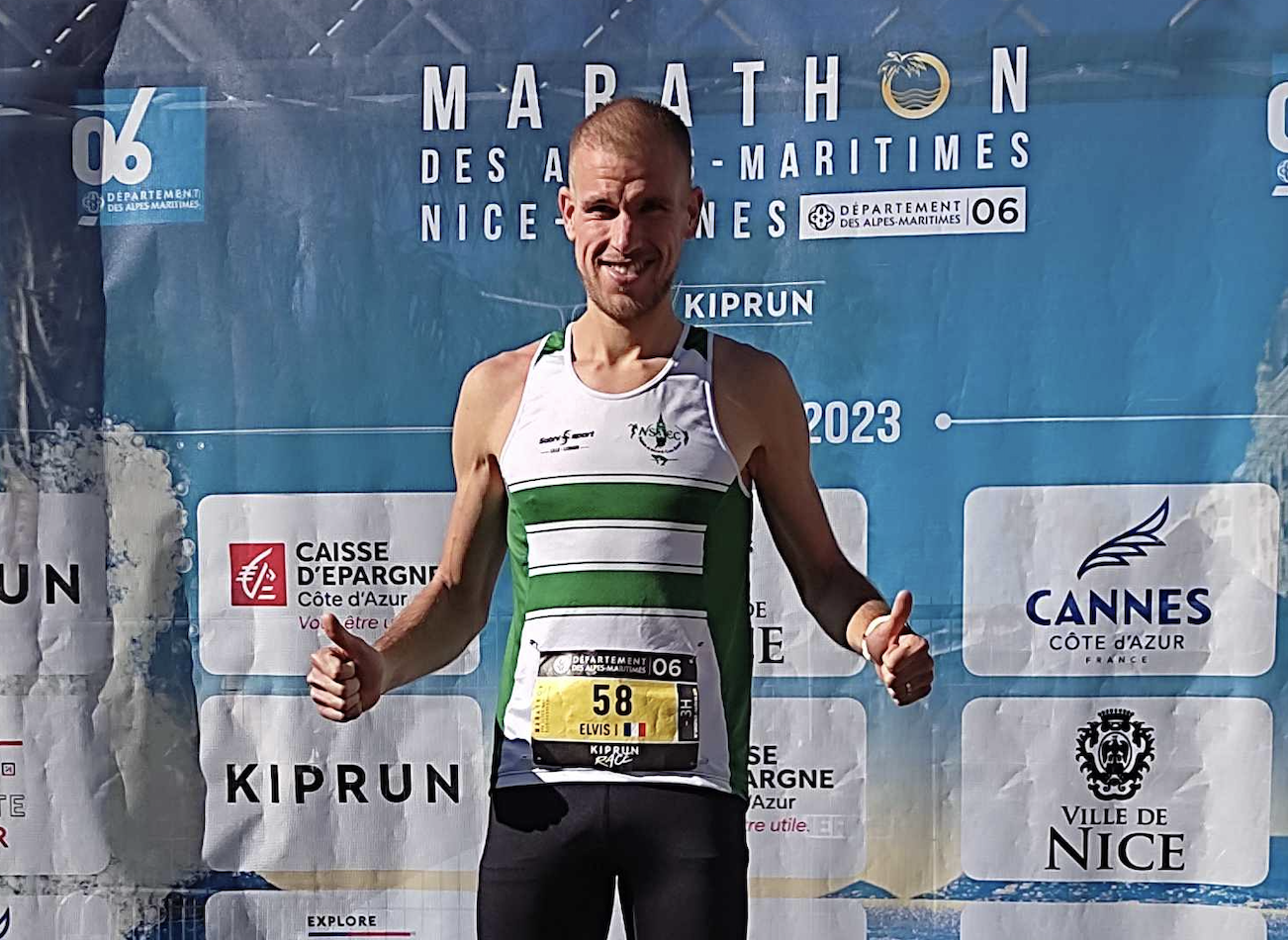 Vainqueur du Trail des Zèbres, Elvis Lefebvre a été le premier à recevoir un exemplaire de 1000 pattes en 2023.